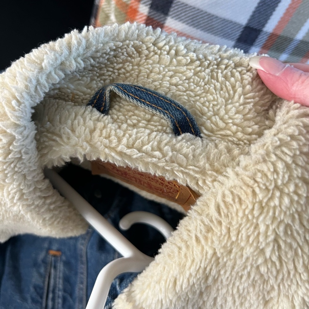 Levi’s Men’s Large Denim Jacket With Sherpa Interior - Picture 4 of 16